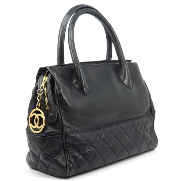 Chanel Handbags - Auth Chanel Matelasse Navy Lambskin #1441C53